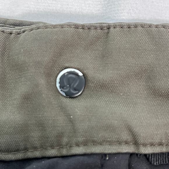 Lululemon Mens Commission Shorts Olive Gray Sz 32 EUC 7" Retail $88 - Picture 4 of 6